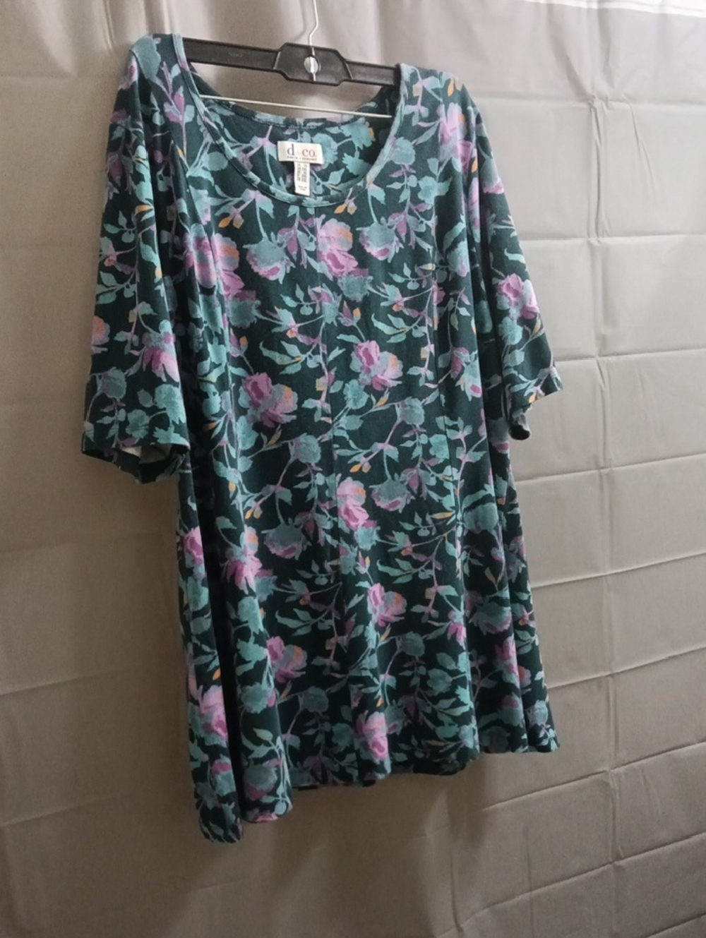 d & Co. Floral Scoop Neck Tunic - Teal with Pink Flowers - Picture 2 of 6